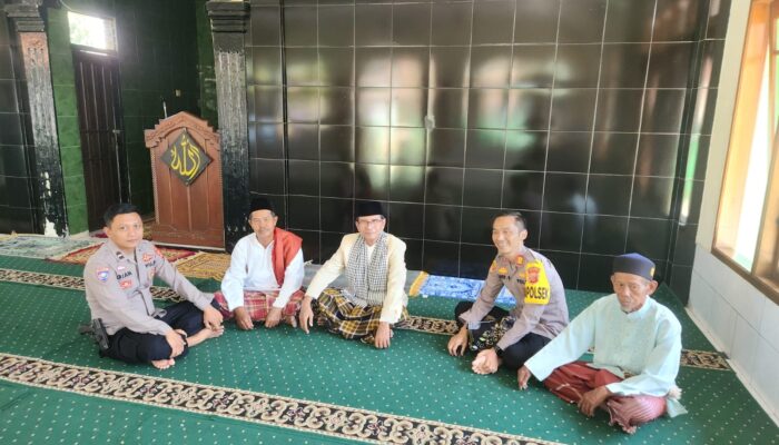 Kapolsek Purwadadi Jum’at curhat dengan Warga Blendung Di Masjid Jami Al abror