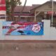 Pemasangan spanduk dalam rangka Hari Bhayangkara ke 78 di Polsek Purwadadi
