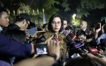 Kenapa Prabowo Masih Pilih Sri Mulyani Jadi Menkeu?