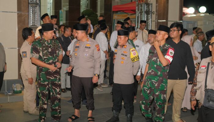 Melalui Tarawih Keliling, Kapolres Subang Ajak Warga Jaga Kamtibmas di Bulan Puasa