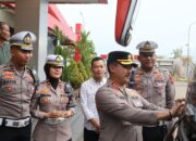 Polres Subang Gencarkan Sosialisasi “Mudik Aman, Keluarga Nyaman” dengan Pemasangan Stiker