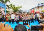 Tinjau Hunian Sementara Korban Bencana di Tapteng, Kapolri-Ketua Komisi IV Salurkan 16 Truk Bantuan Kemanusiaan