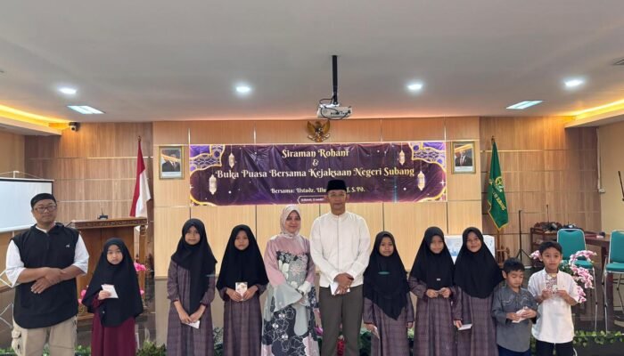 Kejari dan IAD Subang Gelar Berbagi Takjil dan Santunan Anak Yatim