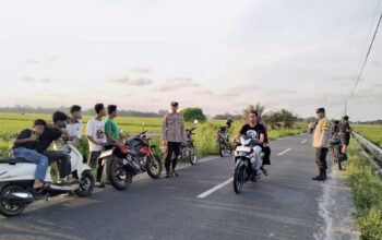 Polsubsektor Rawang Panca Arga Laksanakan Patroli dan Pengaturan Lalu Lintas Jelang Berbuka Puasa