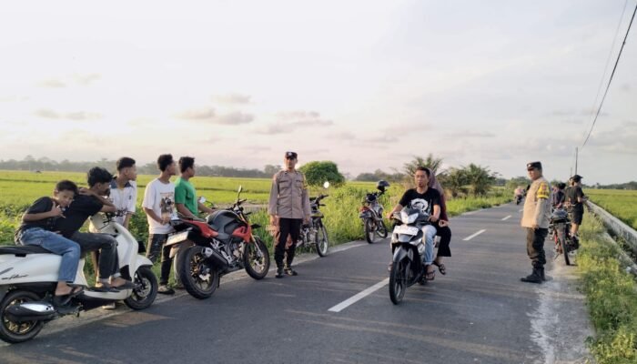Polsubsektor Rawang Panca Arga Laksanakan Patroli dan Pengaturan Lalu Lintas Jelang Berbuka Puasa