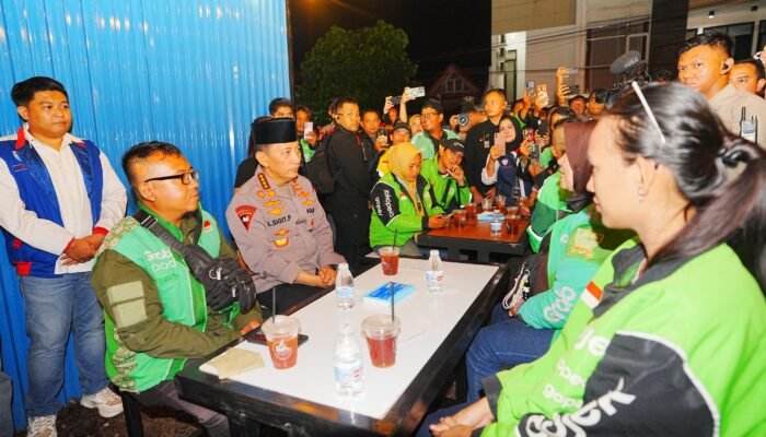 Momen Kapolri Interaksi-Serap Aspirasi Ojol di Kedai Ado Presisi