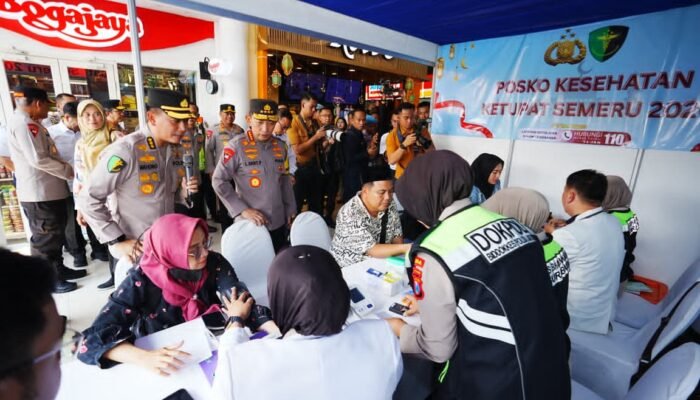 Tinjau Stasiun Surabaya Gubeng, Kapolri Instruksikan Beri Pelayanan Maksimal ke Pemudik