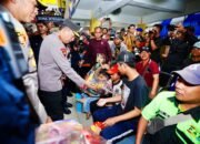 Tinjau Terminal Purabaya, Kapolri ke Sopir Bus: Hati-Hati dan Jaga Keselamatan Pemudik