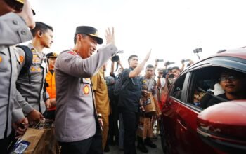 Tinjau Kalikangkung, Kapolri Pastikan Pelayanan hingga Rekayasa Lalin Optimal Hadapi Mudik