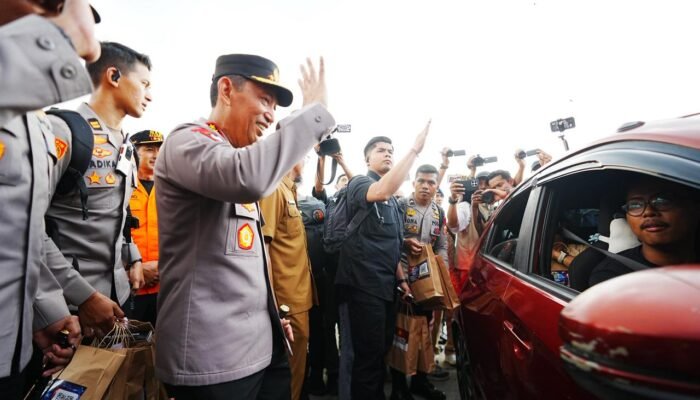 Tinjau Kalikangkung, Kapolri Pastikan Pelayanan hingga Rekayasa Lalin Optimal Hadapi Mudik