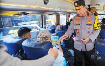 Kapolri Lepas 80 Bus Mudik Gratis, Pastikan Kesiapan Sopir Antar Masyarakat ke Tujuan