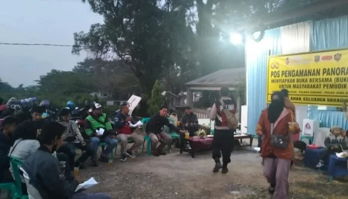 Pos PaM Panorama Pamanukan Sediakan Menu Buka Puasa Gratis, Puluhan Pemudik Antuasias Ikut Bukber Nikmati Aneka Takjil