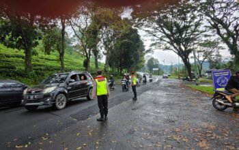 Arus Lalu Lintas di Depan Posyan Ciater Highland Resort Terpantau Ramai Lancar Saat Ops Ketupat Lodaya 2026