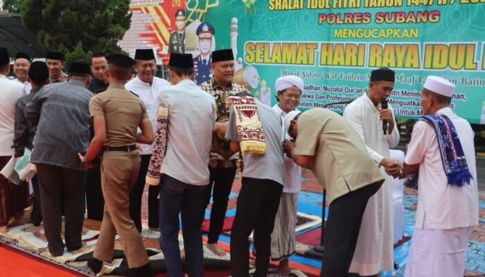 POLRES SUBANG GELAR SHOLAT IDUL FITRI 1447 H BERSAMA MASYARAKAT, BERLANGSUNG KHIDMAT DAN KONDUSIF