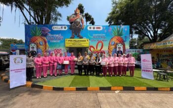 Kapolres Subang dan Ketua Bhayangkari Cab. Subang Tinjau Pos Pengamanan Ops Ketupat Lodaya 2026, Salurkan Tali Asih untuk Personel