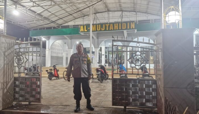 Polsek Pagaden Laksanakan Program RAWATIB, Amankan Ibadah Tarawih di Masjid Al Mujtahidin Alun-Alun Pagaden