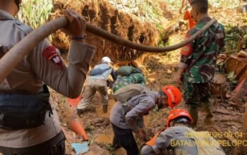 Korban Longsor di Sumedang Ditemukan, Tim SAR Brimob Jabar Tunjukkan Respons Cepat