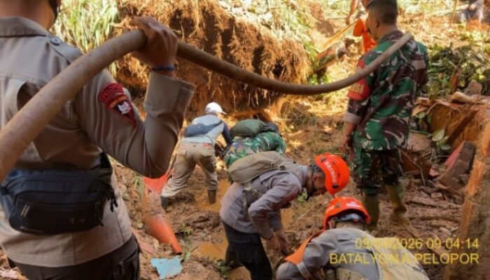 Korban Longsor di Sumedang Ditemukan, Tim SAR Brimob Jabar Tunjukkan Respons Cepat