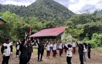 Mahasiswa UNIVSM Tembus Hutan Meratus, Tebar Literasi hingga Pedalaman Ambata