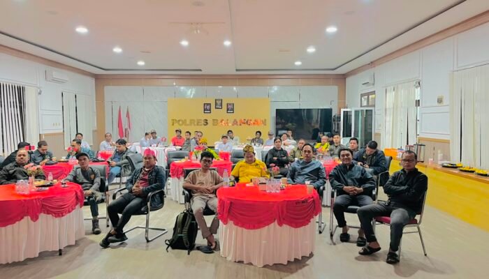 Nobar Piala Dunia 2026, Polres Balangan Bangun Keakraban dan Perkuat Sinergi dengan Masyarakat