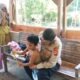 Mendengar Kisah Pilu 5 Anak yang Ditinggalkan Orang Tuanya, Polisi Pidie Jaya Ulurkan Bantuan