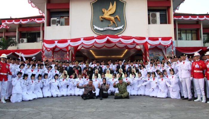 Kapolresta Sumenep Hadiri Upacara Penurunan Bendera Merah Putih HUT Kemerdekaan RI Ke-81